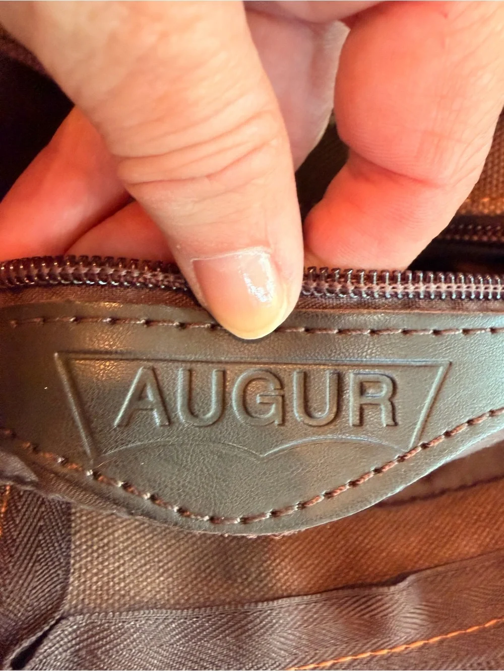 Augur cool messenger